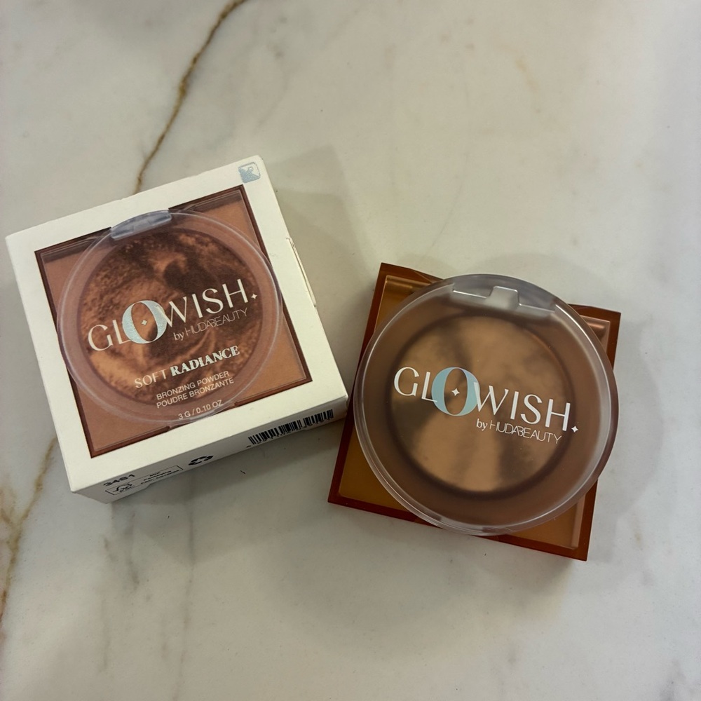 Huda Glowish beauty bronzing powder in Tan Light. Brand new! Famous makeup!
